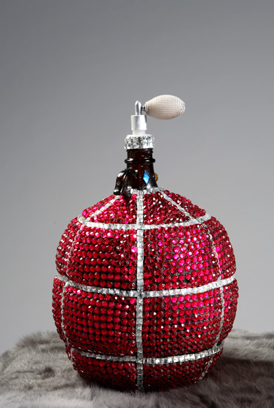 백다하미_selfpreservationhandgrenadeperfume_mixmidia_78,43cm_2010 copy.jpg